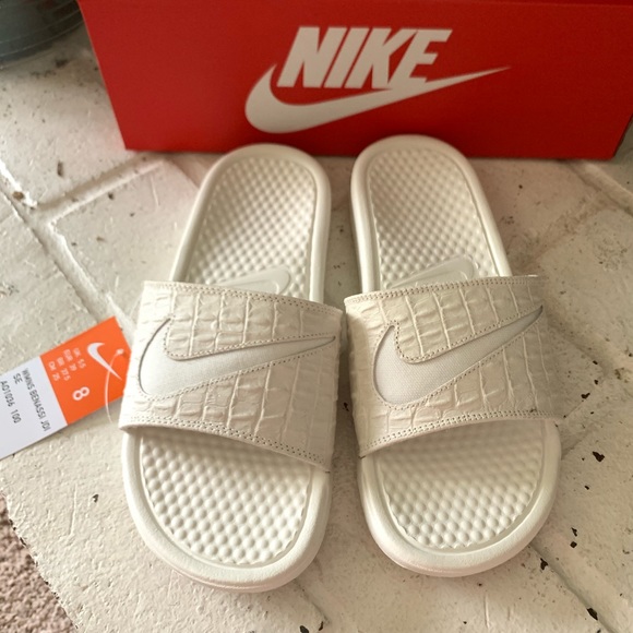 nike benassi croc